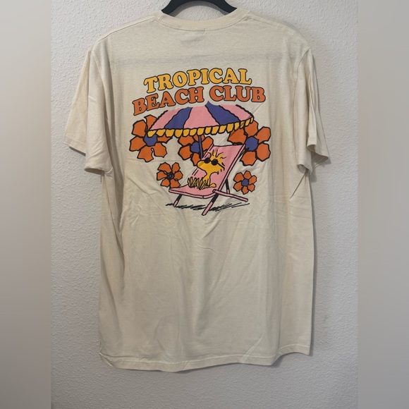 PEANUTS Tropical Beach Club Tee Size XL NWOT - Picture 9 of 9